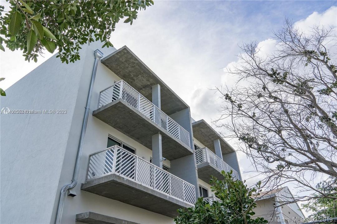 Recently Rented: $2,700 (2 beds, 2 baths, 1130 Square Feet)