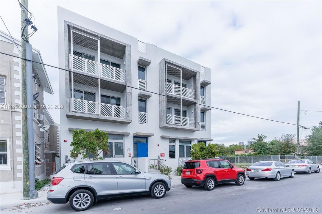 Recently Rented: $2,700 (2 beds, 2 baths, 1130 Square Feet)