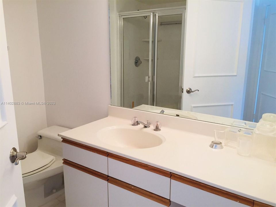 Recently Rented: $3,400 (2 beds, 2 baths, 1365 Square Feet)