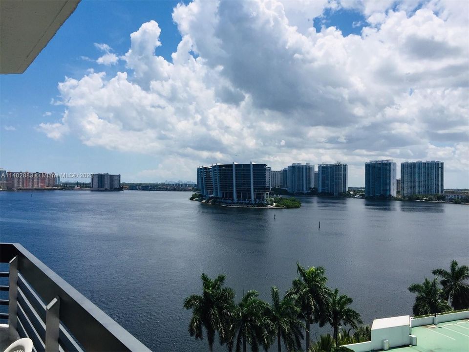 Recently Rented: $3,400 (2 beds, 2 baths, 1365 Square Feet)