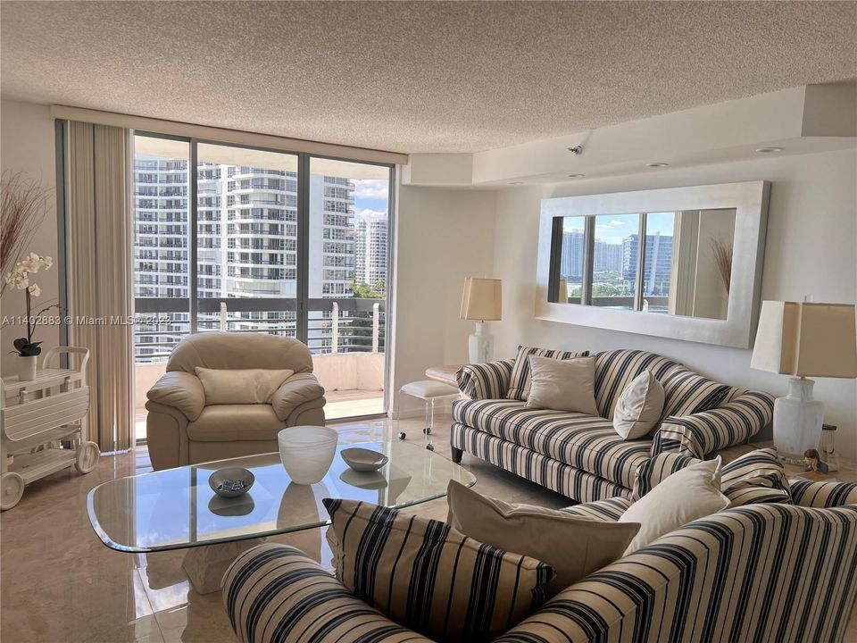 Recently Rented: $3,400 (2 beds, 2 baths, 1365 Square Feet)