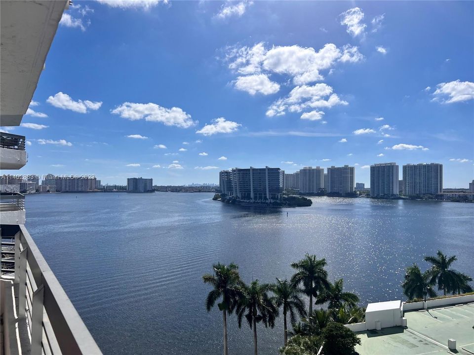 Recently Rented: $3,400 (2 beds, 2 baths, 1365 Square Feet)