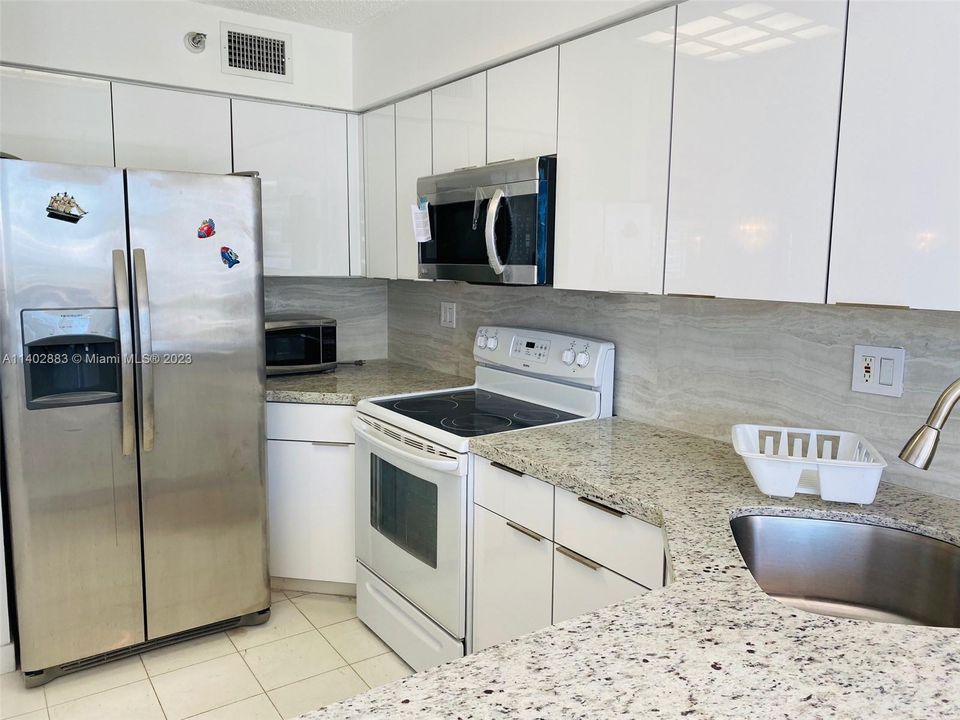 Recently Rented: $3,400 (2 beds, 2 baths, 1365 Square Feet)