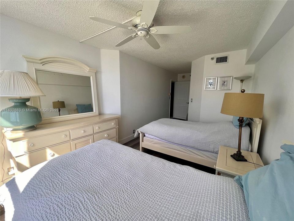 Recently Rented: $3,400 (2 beds, 2 baths, 1365 Square Feet)