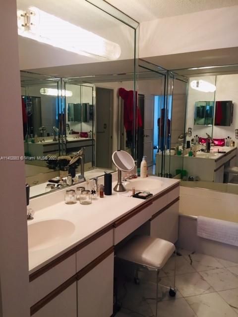 Recently Rented: $3,400 (2 beds, 2 baths, 1365 Square Feet)