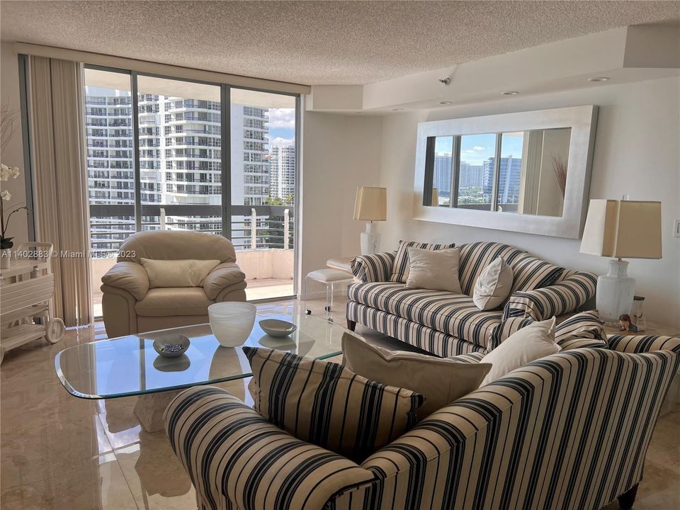 Recently Rented: $3,400 (2 beds, 2 baths, 1365 Square Feet)