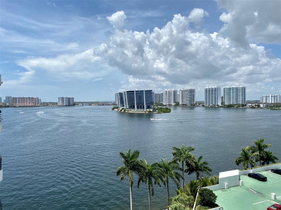 Recently Rented: $3,400 (2 beds, 2 baths, 1365 Square Feet)