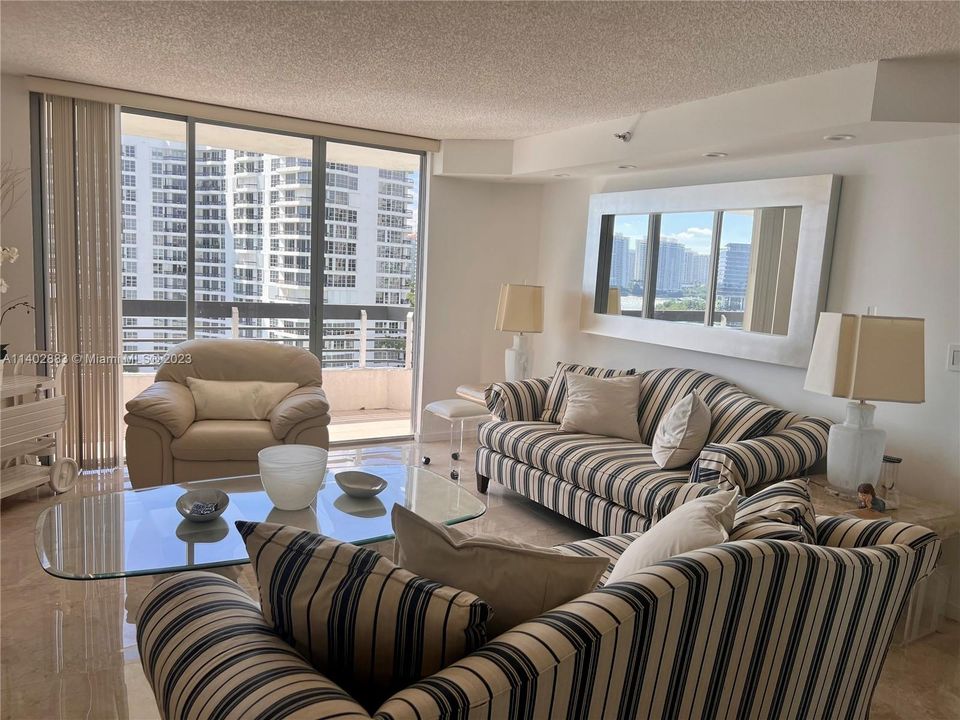 Recently Rented: $3,400 (2 beds, 2 baths, 1365 Square Feet)