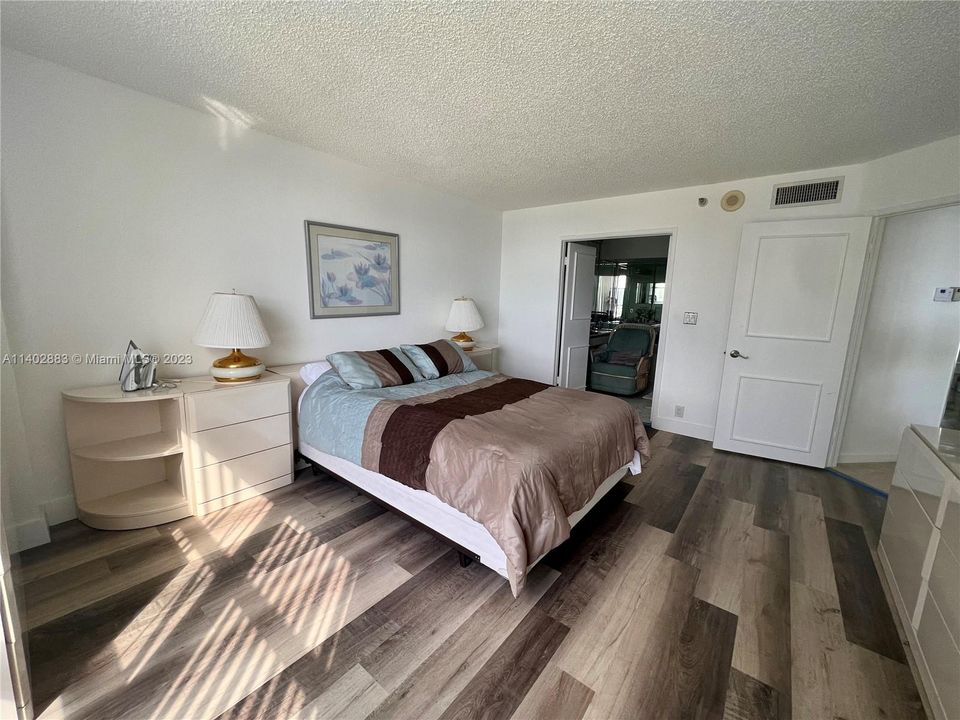 Recently Rented: $3,400 (2 beds, 2 baths, 1365 Square Feet)