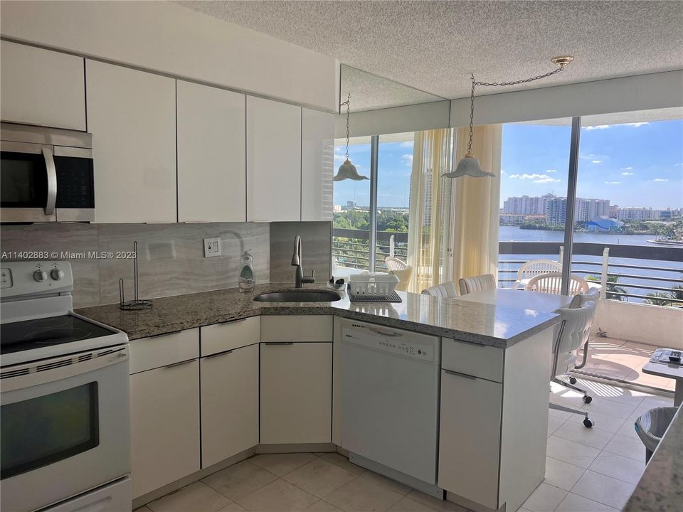 Recently Rented: $3,400 (2 beds, 2 baths, 1365 Square Feet)