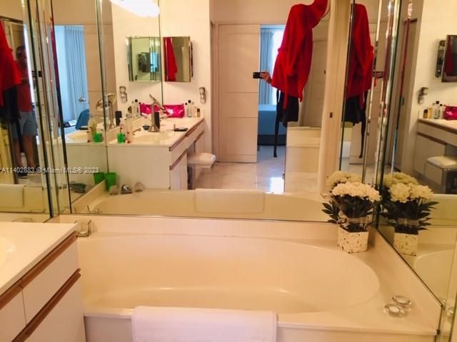 Recently Rented: $3,400 (2 beds, 2 baths, 1365 Square Feet)