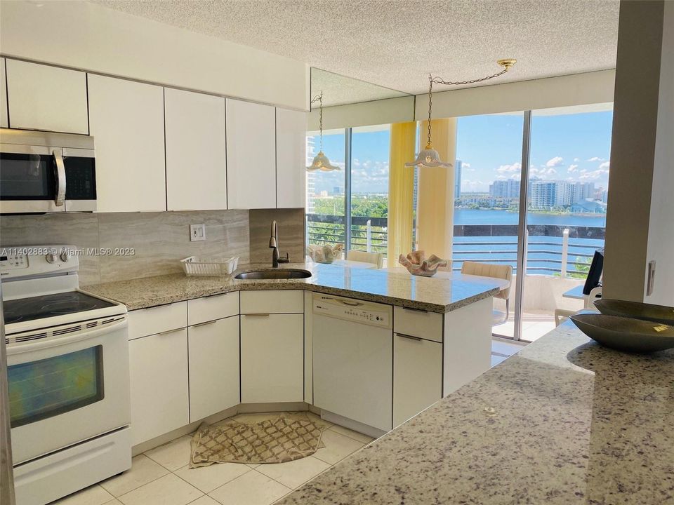 Recently Rented: $3,400 (2 beds, 2 baths, 1365 Square Feet)