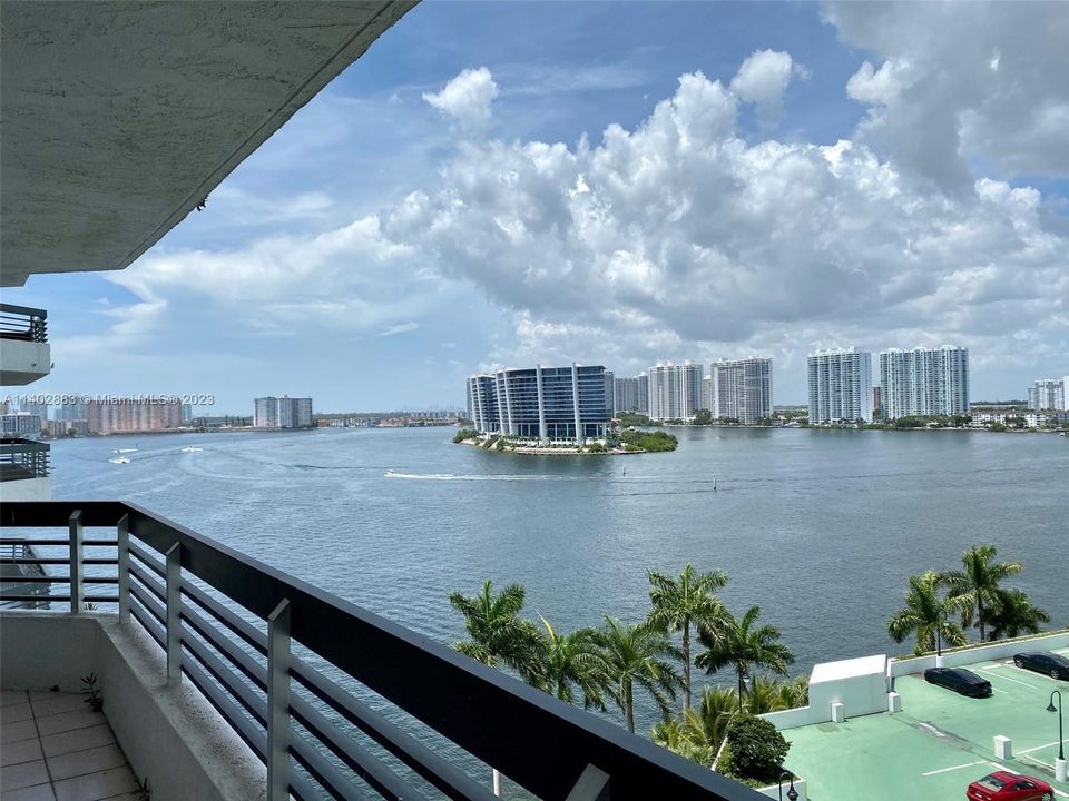 Recently Rented: $3,400 (2 beds, 2 baths, 1365 Square Feet)