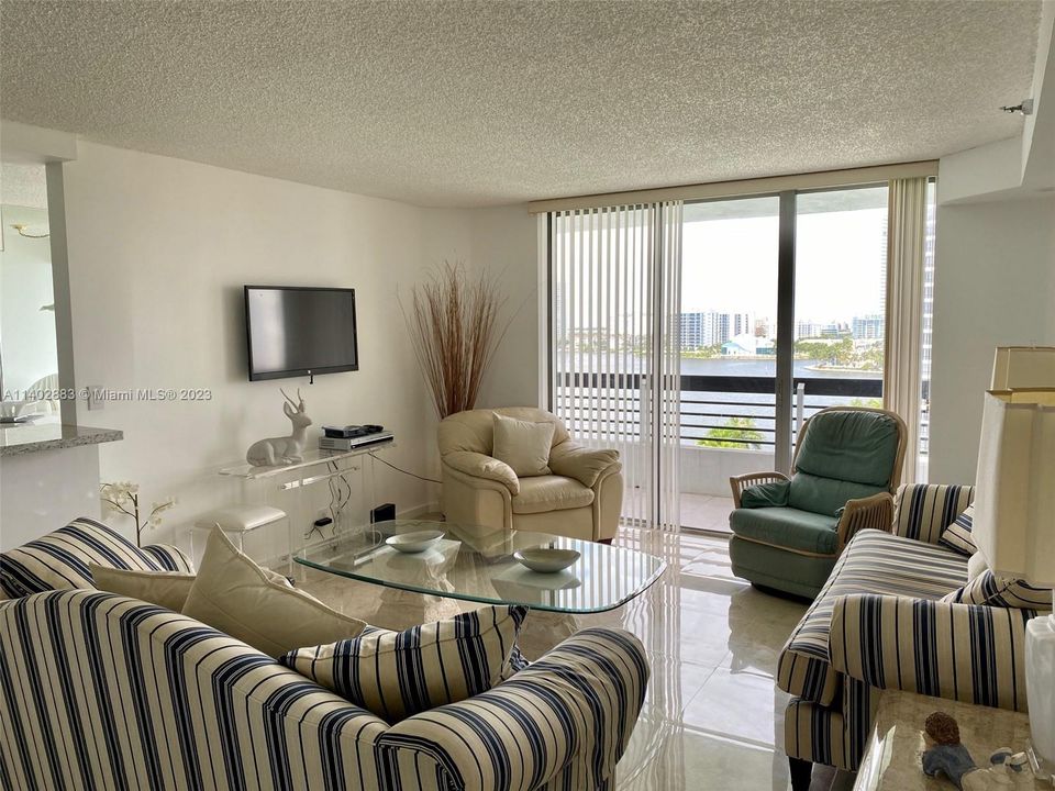 Recently Rented: $3,400 (2 beds, 2 baths, 1365 Square Feet)