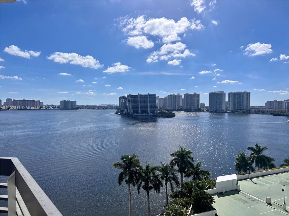 Recently Rented: $3,400 (2 beds, 2 baths, 1365 Square Feet)