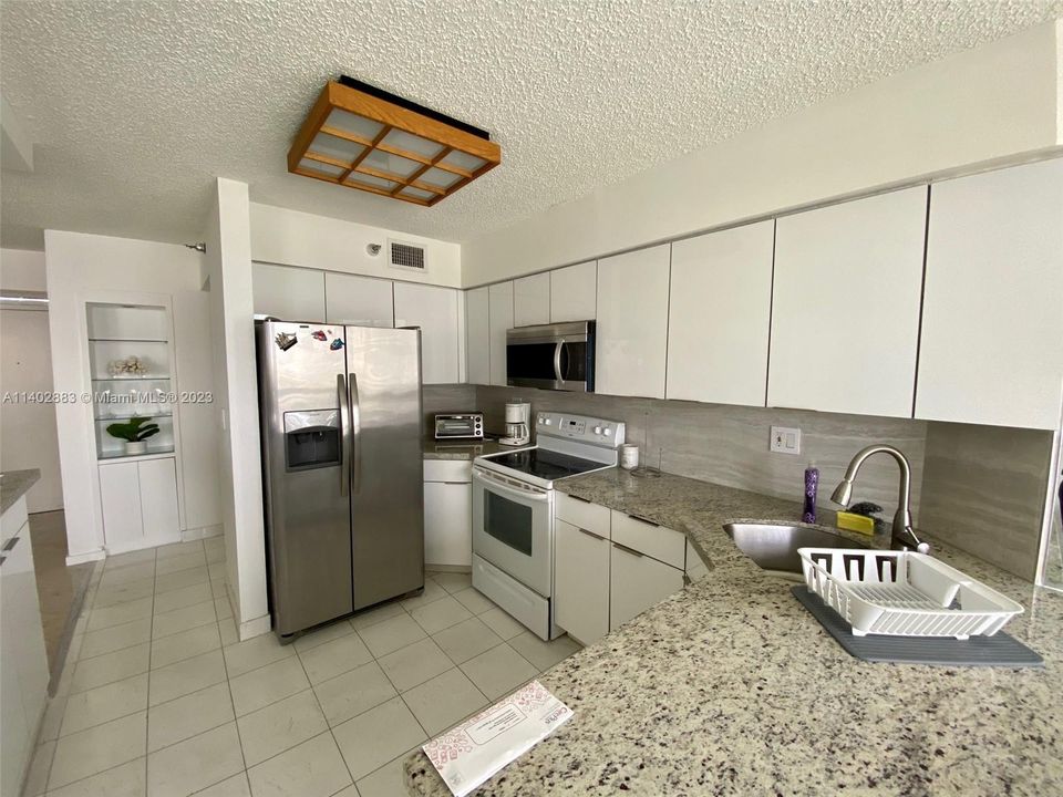 Recently Rented: $3,400 (2 beds, 2 baths, 1365 Square Feet)