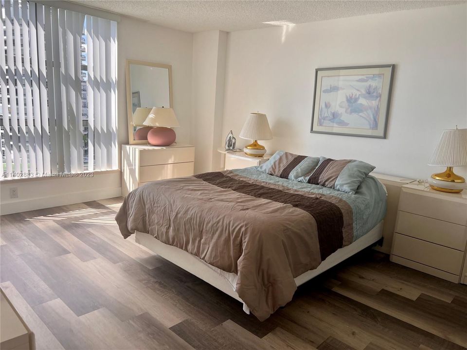 Recently Rented: $3,400 (2 beds, 2 baths, 1365 Square Feet)