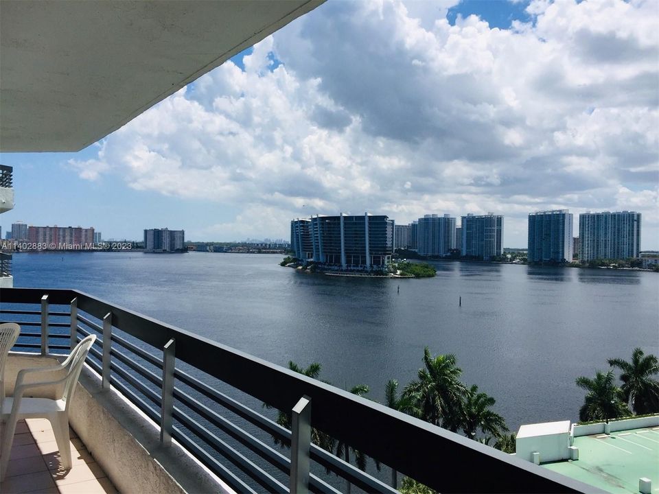 Recently Rented: $3,400 (2 beds, 2 baths, 1365 Square Feet)