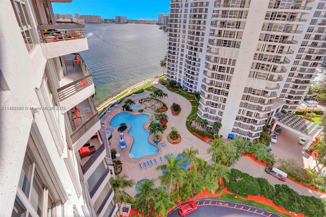 Recently Rented: $3,400 (2 beds, 2 baths, 1365 Square Feet)