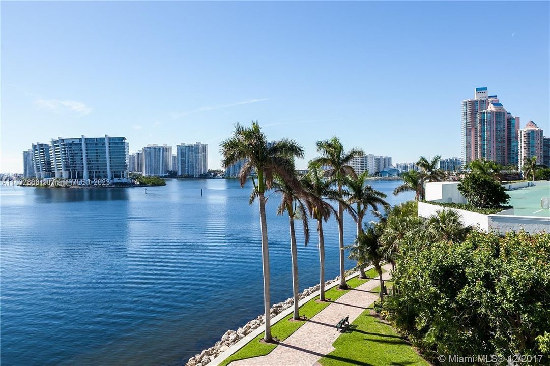 Recently Rented: $3,400 (2 beds, 2 baths, 1365 Square Feet)