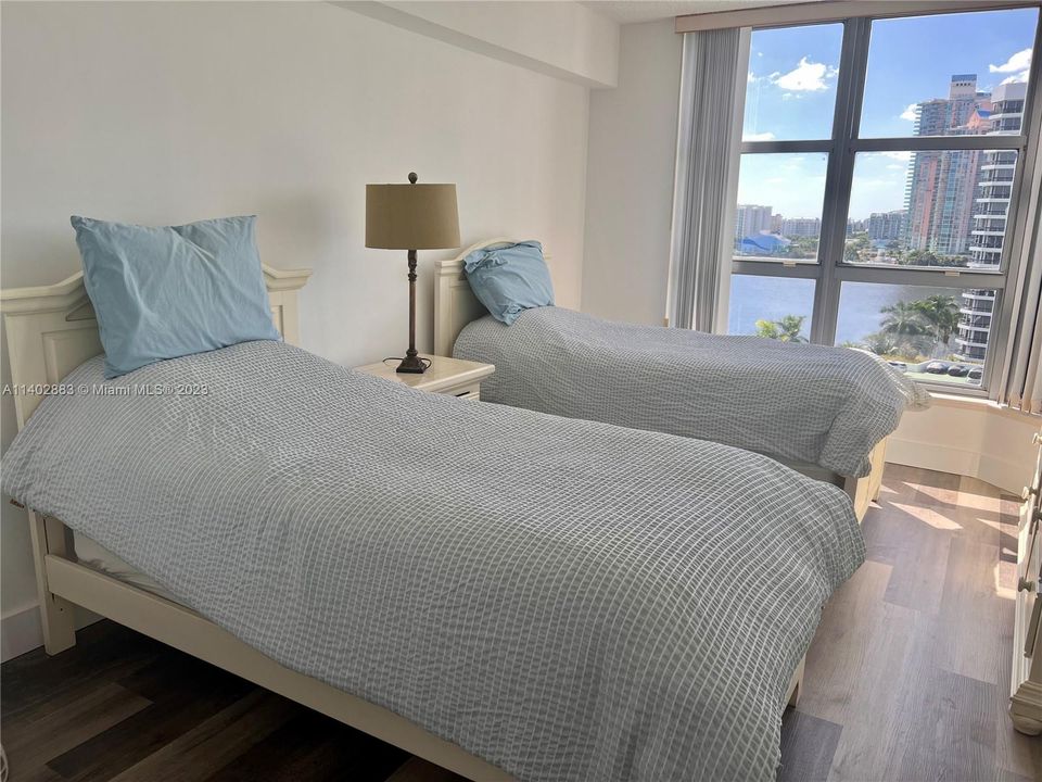 Recently Rented: $3,400 (2 beds, 2 baths, 1365 Square Feet)