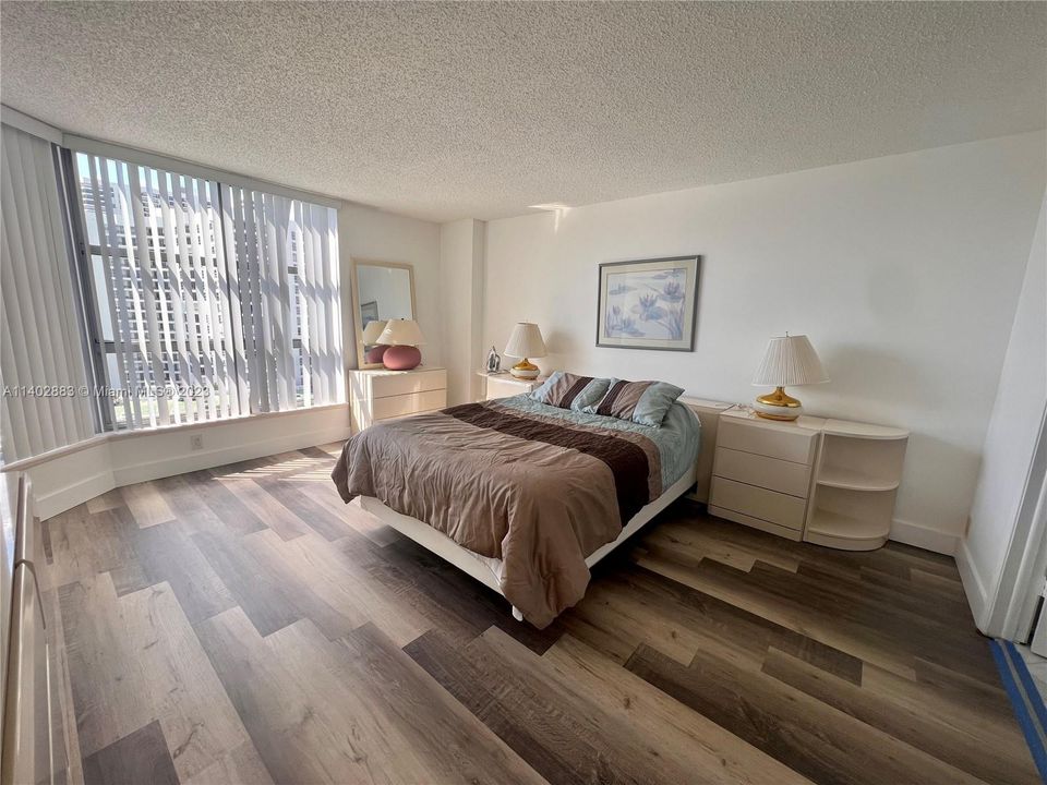 Recently Rented: $3,400 (2 beds, 2 baths, 1365 Square Feet)