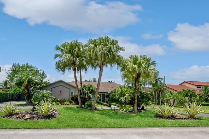 Recently Sold: $1,200,000 (4 beds, 2 baths, 2563 Square Feet)