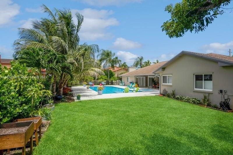 Recently Sold: $1,200,000 (4 beds, 2 baths, 2563 Square Feet)
