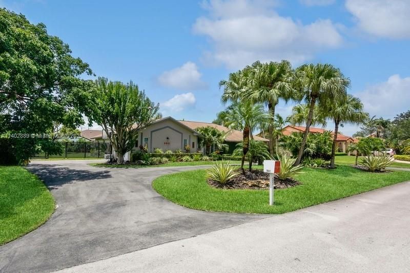 Recently Sold: $1,200,000 (4 beds, 2 baths, 2563 Square Feet)