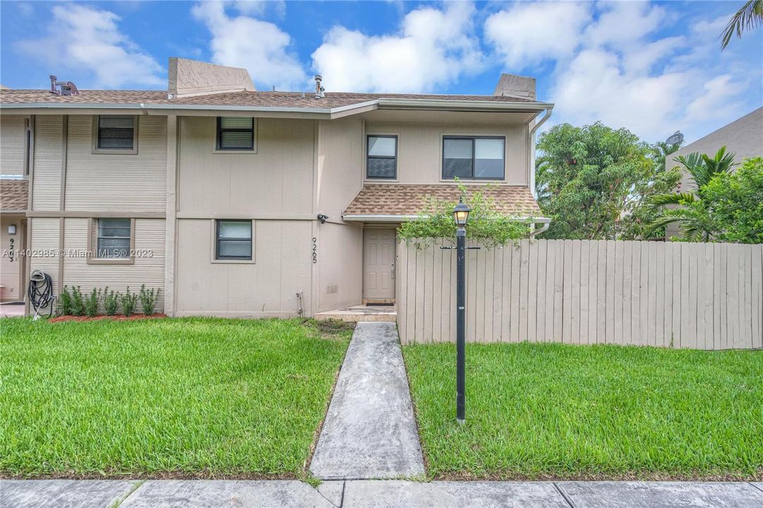 Vendido Recientemente: $550,000 (2 camas, 2 baños, 1578 Pies cuadrados)