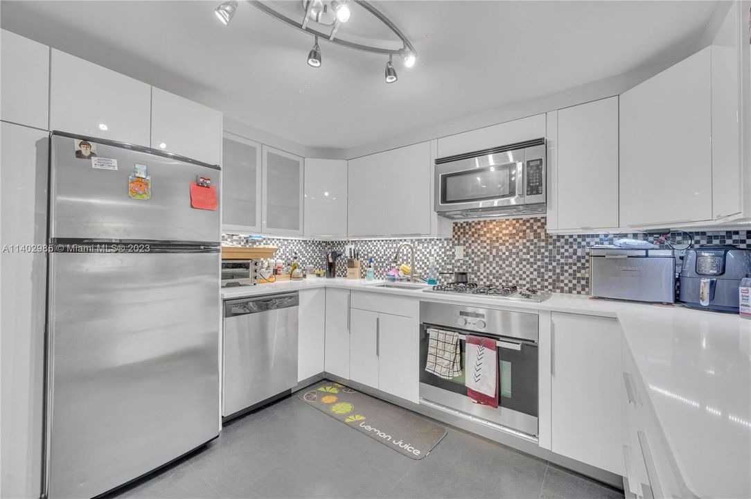 Recently Sold: $550,000 (2 beds, 2 baths, 1578 Square Feet)