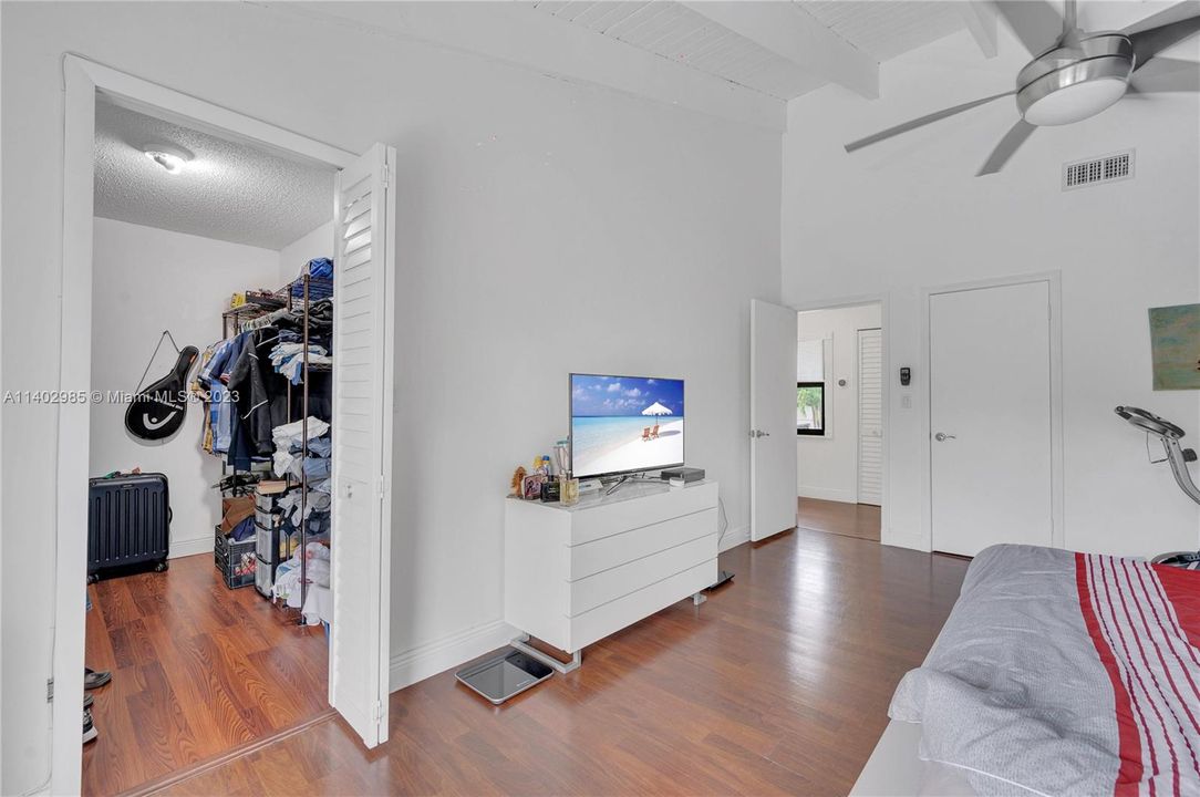 Vendido Recientemente: $550,000 (2 camas, 2 baños, 1578 Pies cuadrados)