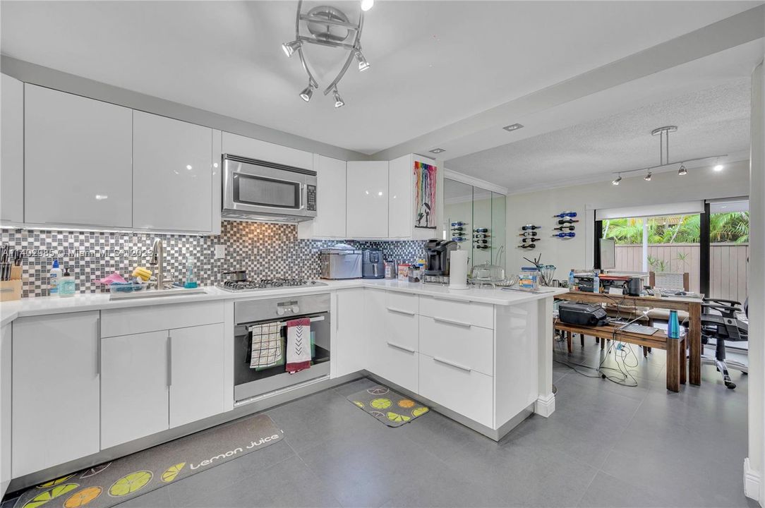 Vendido Recientemente: $550,000 (2 camas, 2 baños, 1578 Pies cuadrados)