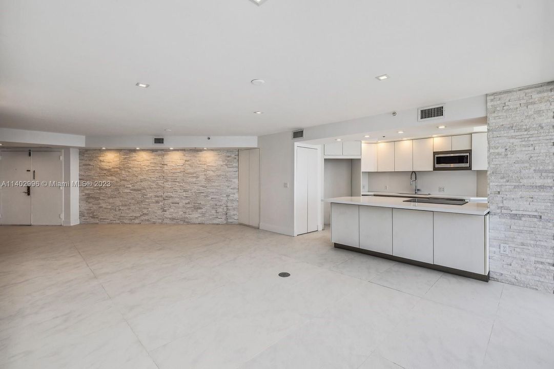 Vendido Recientemente: $1,499,000 (2 camas, 2 baños, 1400 Pies cuadrados)