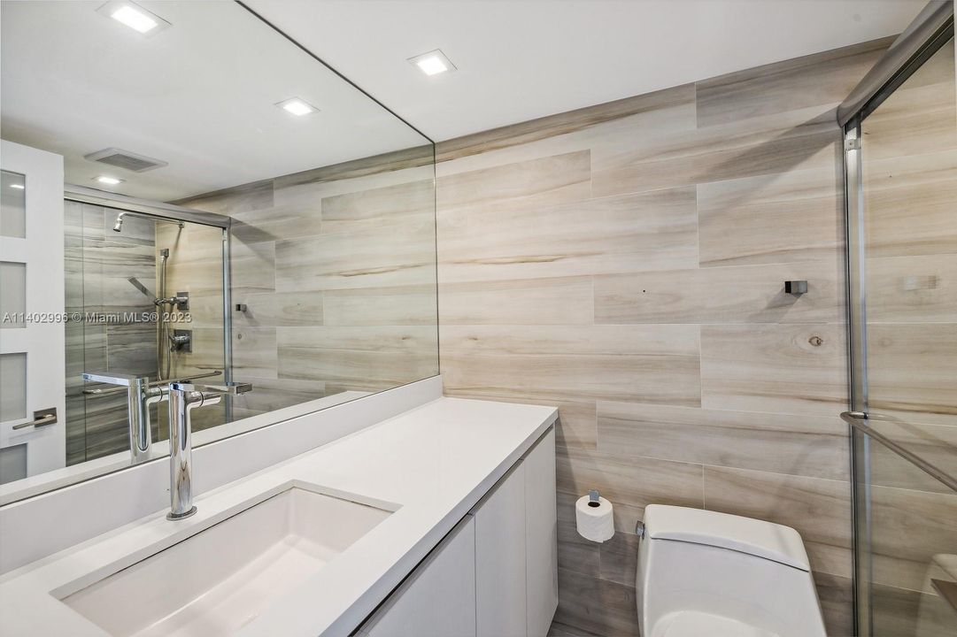 Vendido Recientemente: $1,499,000 (2 camas, 2 baños, 1400 Pies cuadrados)