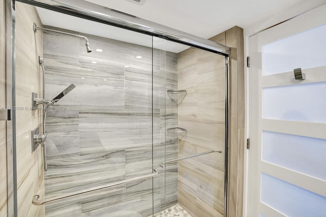 Vendido Recientemente: $1,499,000 (2 camas, 2 baños, 1400 Pies cuadrados)