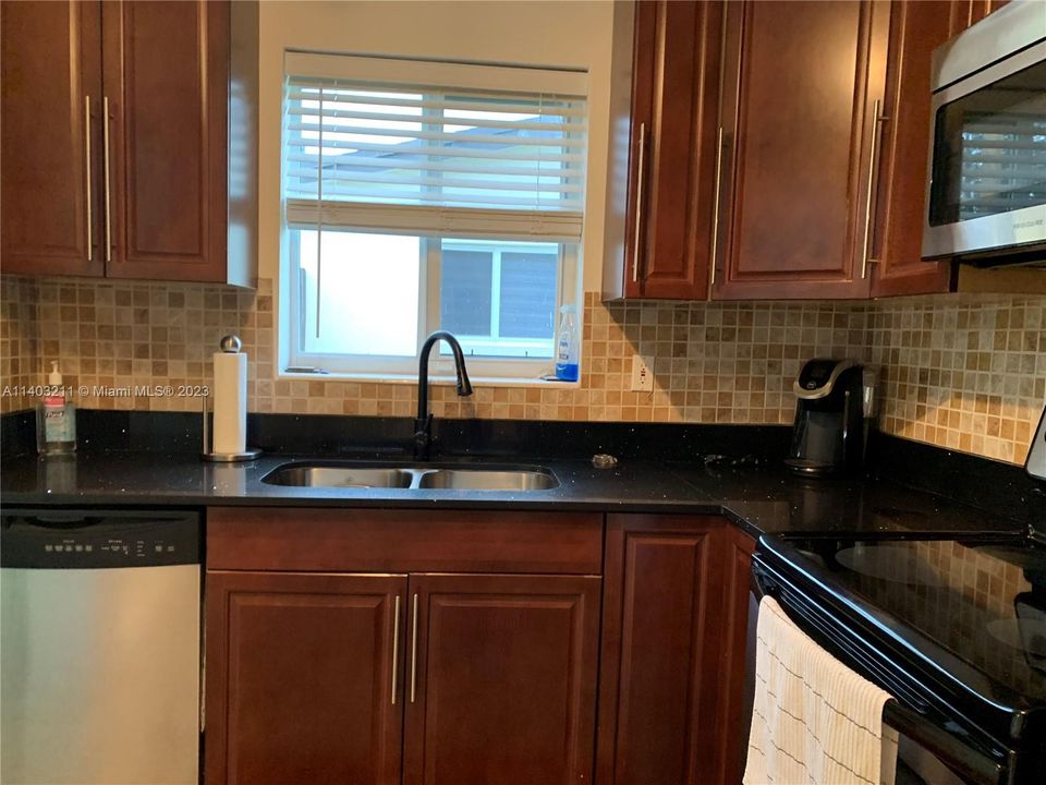 Recently Rented: $3,350 (3 beds, 2 baths, 1378 Square Feet)