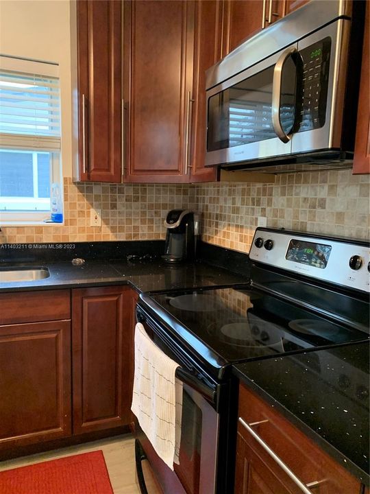 Recently Rented: $3,350 (3 beds, 2 baths, 1378 Square Feet)