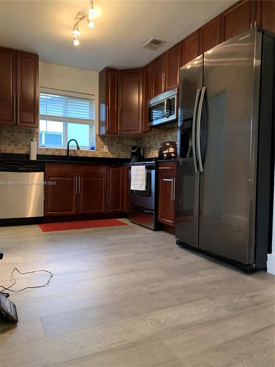 Recently Rented: $3,350 (3 beds, 2 baths, 1378 Square Feet)