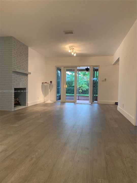 Recently Rented: $3,350 (3 beds, 2 baths, 1378 Square Feet)