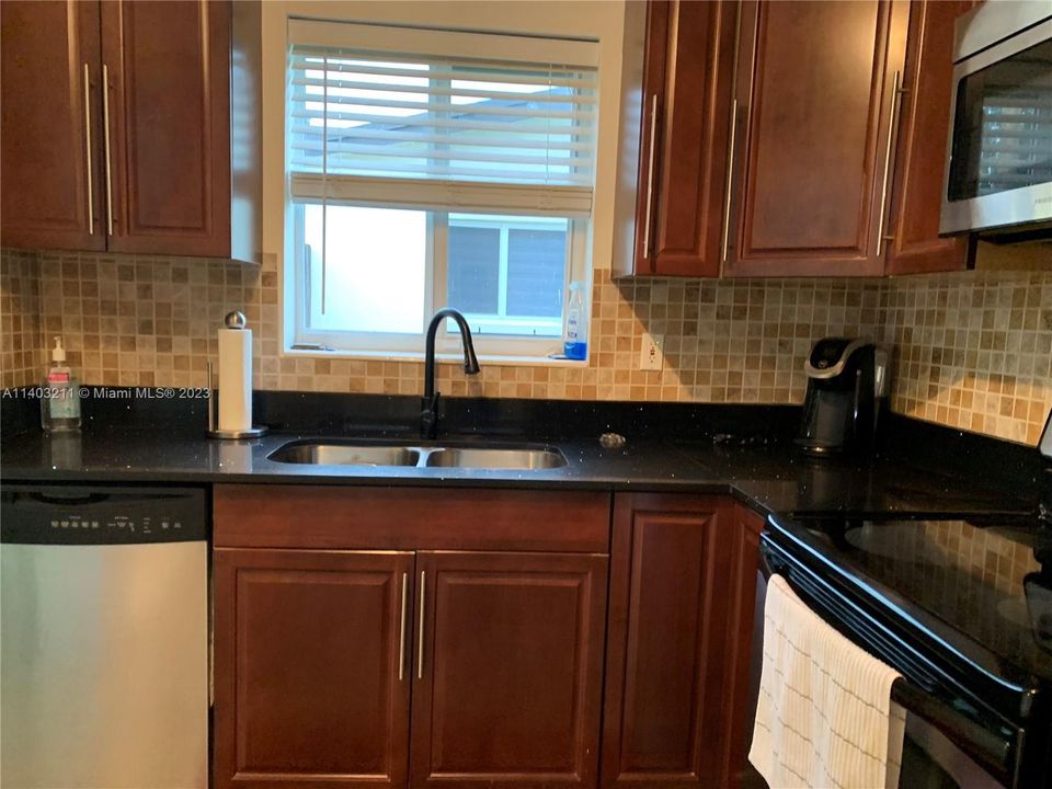 Recently Rented: $3,350 (3 beds, 2 baths, 1378 Square Feet)