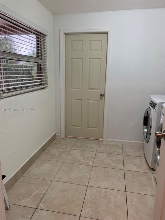 Recently Rented: $3,350 (3 beds, 2 baths, 1378 Square Feet)