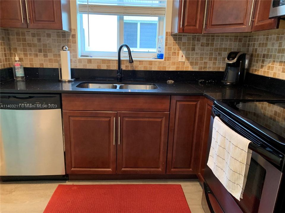 Recently Rented: $3,350 (3 beds, 2 baths, 1378 Square Feet)