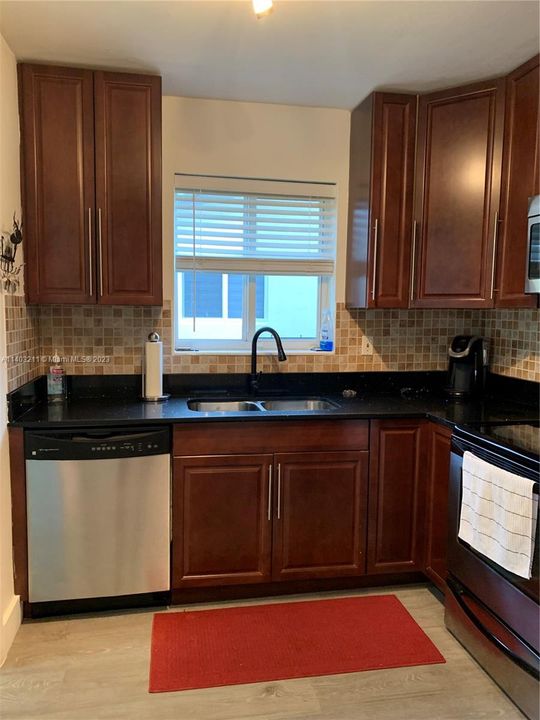 Recently Rented: $3,350 (3 beds, 2 baths, 1378 Square Feet)