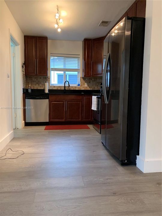 Recently Rented: $3,350 (3 beds, 2 baths, 1378 Square Feet)