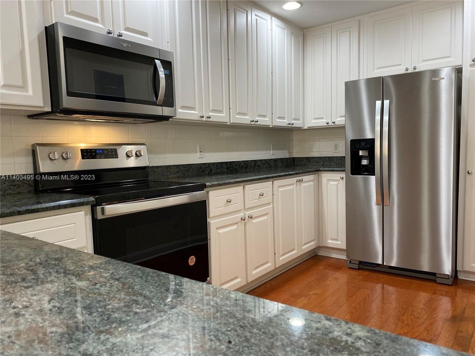 Recently Sold: $679,900 (3 beds, 3 baths, 1830 Square Feet)