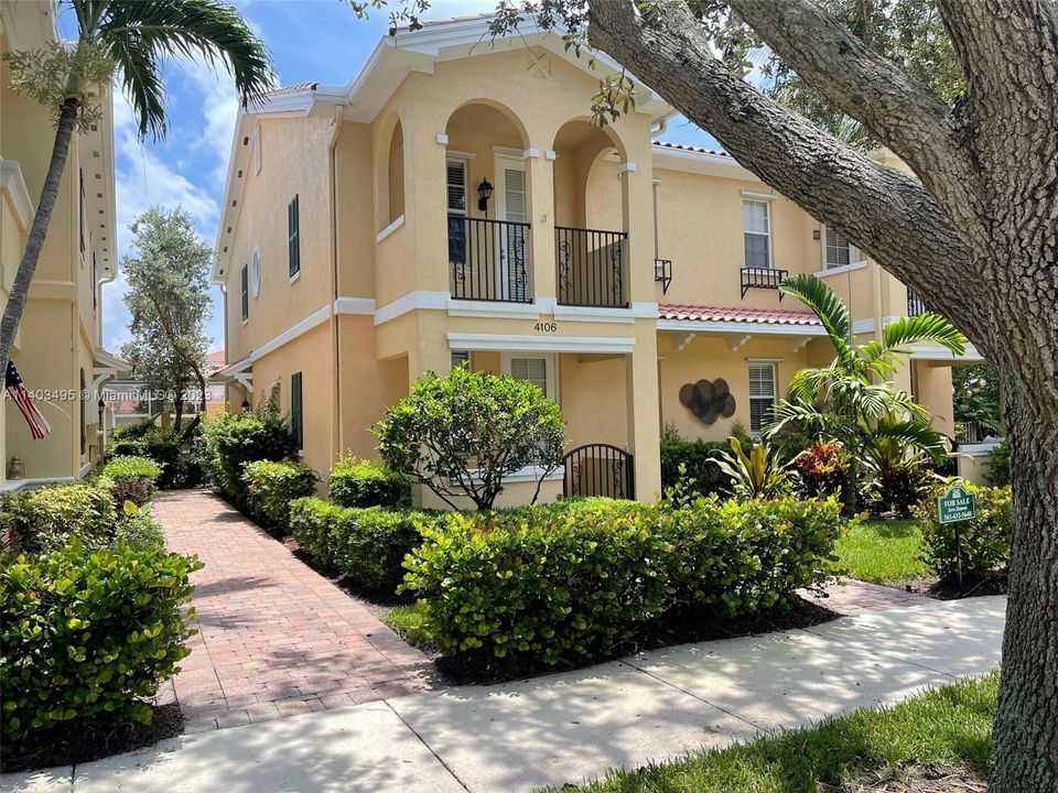 Recently Sold: $679,900 (3 beds, 3 baths, 1830 Square Feet)