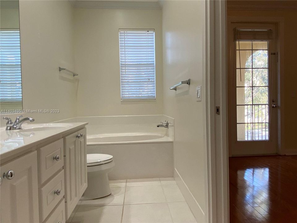 Recently Sold: $679,900 (3 beds, 3 baths, 1830 Square Feet)