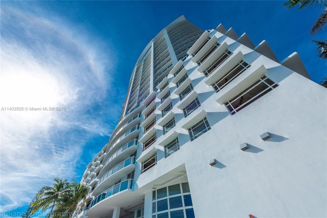 Recently Sold: $579,000 (1 beds, 2 baths, 950 Square Feet)