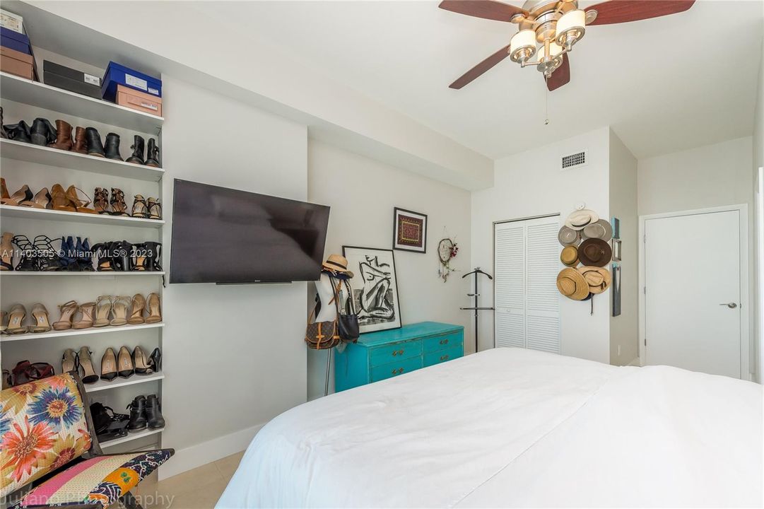 Recently Sold: $579,000 (1 beds, 2 baths, 950 Square Feet)